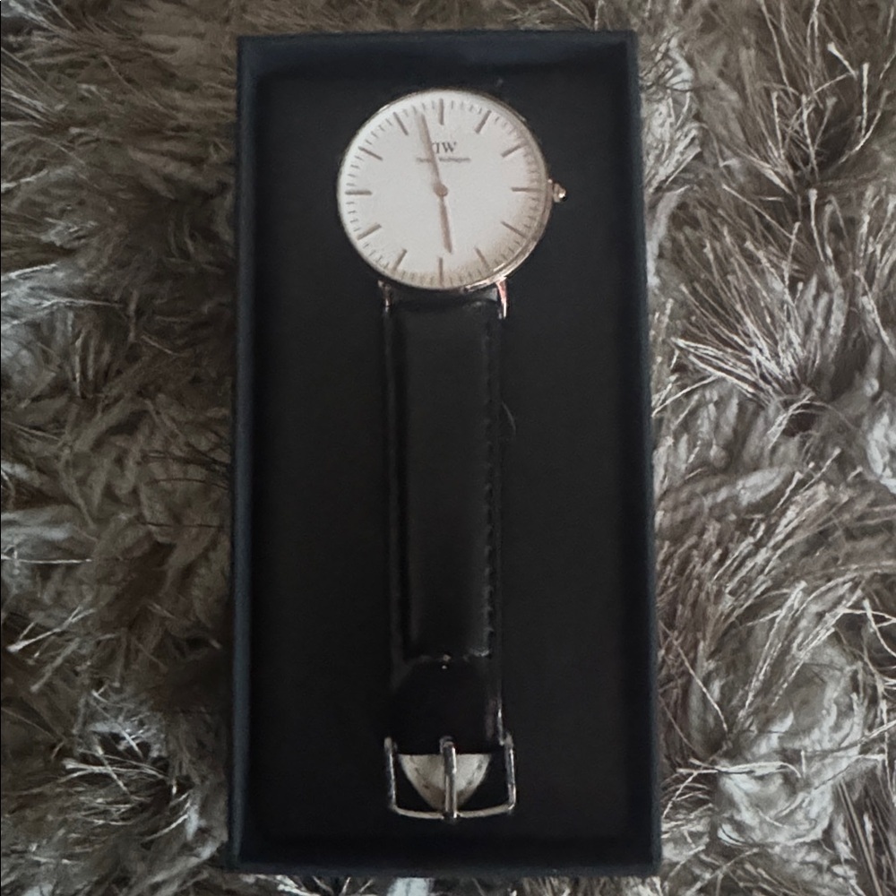 Classic Black and Gold Watch Used like New - Picture 4 of 5